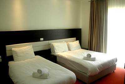Commodore Hotel - 2